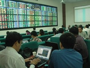 Hai sàn chứng khoán tiếp tục diễn biến trái chiều